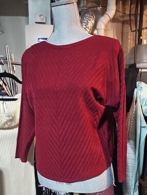 BNWT VILA Milano Red Burgundy Sweater XS P23 L21.4 Viscose/poly